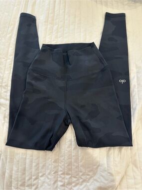 ALO Yoga Black Camo High-Waist Leggings